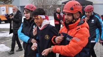 Kars’ta lise öğrencilerine deprem tatbikatı