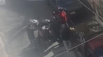 Kasımpaşa’da aracına çarpan motokuryeyi darbetti; 'Yarım saat sonra görürsün' diyerek saldırdı