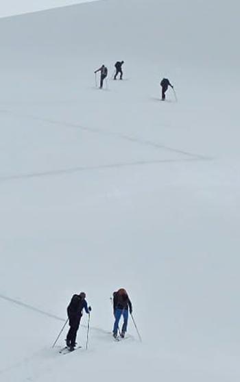 Çekyalı 5 dağcının Mor Dağı’na kış tırmanışı 9 saat sürdü