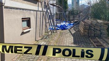 Boya yaparken belindeki halat kopunca 3’üncü kattan düşüp, yaralandı