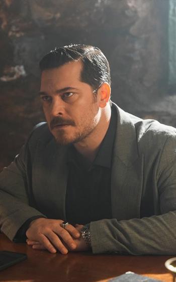 Eşref sevda defterini kapattı