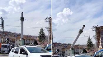 Tokat'taki depremde hasar gören minare, kontrollü olarak yıkıldı