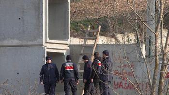 Girilmesi yasak olan gölete giren çocuk boğulma tehlikesi geçirdi