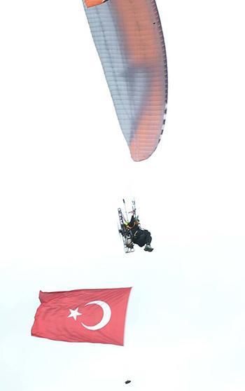 Bodrum semalarında ay yıldızlı 18 Mart anması