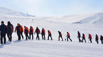 Arama kurtarma teknisyenlerine 'life beep' cihazıyla arama-kurtarma eğitimi