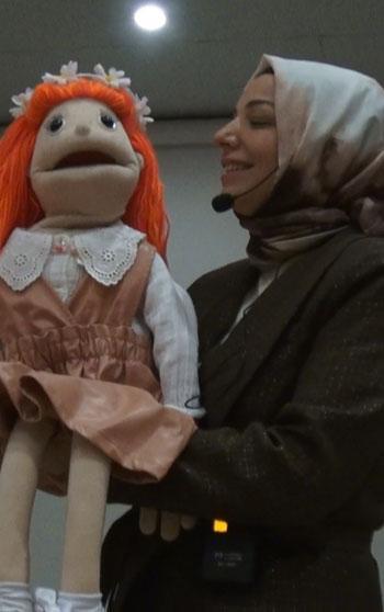 Hasret Öğretmen, 'Tarçın' ile çocukları güldürüyor