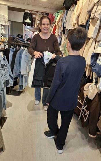 Çamdibi'nin Ömür Ablası'ndan çocuklara bayram hediyesi