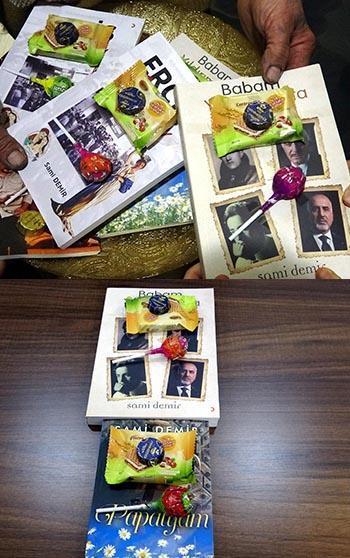 Çocuklara verdiği kitaplarının üzerine şeker ve çikolata yapıştırdı