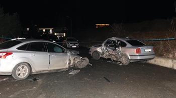 Otomobil, park halindeki araca çarptı: 1’i ağır, 5 yaralı