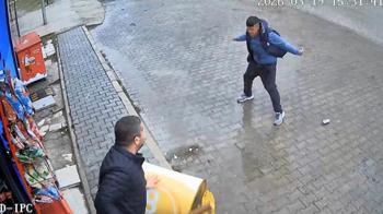 Tekel bayisinde taşlı sopalı kavga kamerada