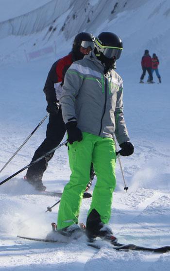 Kar kalınlığının 240 santimetre ölçüldüğü Palandöken'de kayak sezonu uzadı