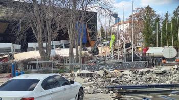 Ankara'da spor salonunun kontrollü yıkımı sırasında duvar çöktü