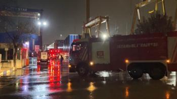 Tuzla’da kuru yük gemisinde çıkan yangın söndürüldü