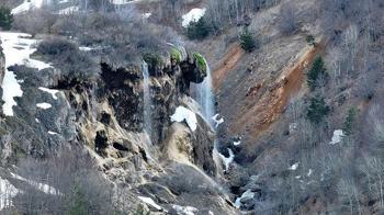 Tabiat parkı ilan edilen Dipsizgöl Şelalesi'nde düzenleme çalışması