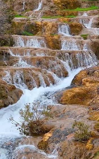 Mardin’de dağlar arasında gizlenmiş Başdeğirmen Şelalesi, görsel şölen sunuyor