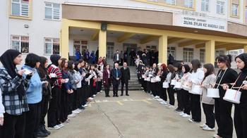 Liselilerden 'geri dönüşüm' orkestrası