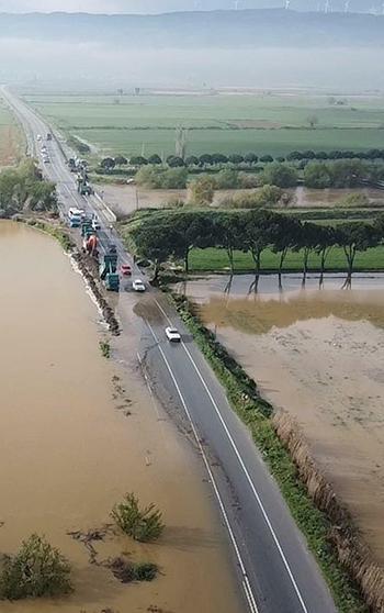 Büyük Menderes Nehri yine taştı, tarım arazileri su altında kaldı