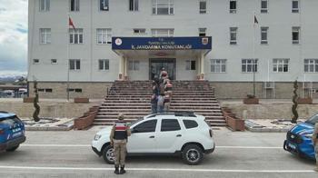 Kendilerini polis ve savcı olarak tanıtıp 2 milyon lira dolandıran şüpheliler yakalandı