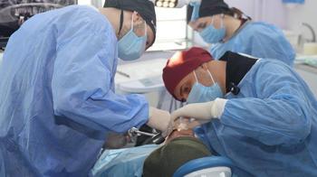 Iğdır Üniversitesi Ağız ve Diş Sağlığı Hastanesi’nde ilk kez implant tedavisi yapıldı