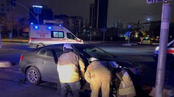 Kartal’da iki otomobil çarpıştı: 4 yaralı