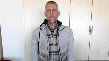 Dolandırdığı kişilerden aldığı ürünleri seyyar tezgahında satarken yakalandı