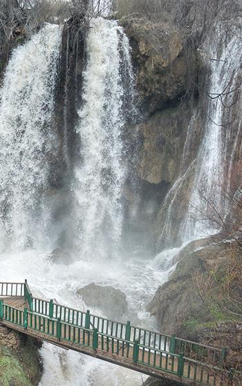 Obrukla oluşan Sızır Şelalesi, son yağışlarla coştu