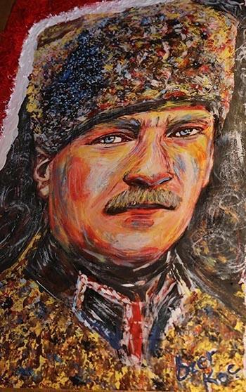 Tarihi semtte çay posasından portakal filesine, her şeyi esere dönüştürüyor