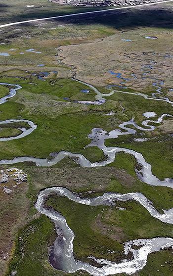 Yaylada süzülerek suyla dolan mendereslerin güzelliği