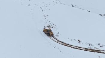 Van'da kardan kapanan 93 yerleşim yerinin 39'u ulaşıma açıldı