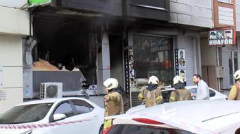 Esenyurt'ta fırında yangın çıktı; yoldan geçen belediye sulama tankeriyle müdahale edildi