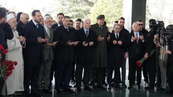 8'inci Cumhurbaşkanı Turgut Özal mezarı başında anıldı