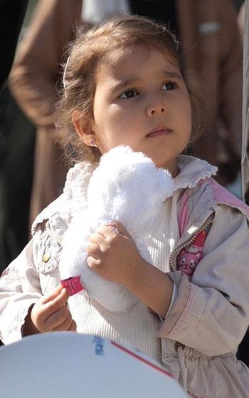 Düşen oyuncaklar çocuklara bayram hediyesi oldu