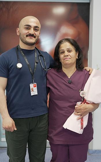 Doktordan hemşire annesine sürpriz