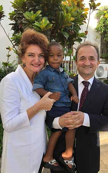 Tanzanyalı çocukların Türk annesi