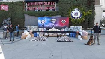 İstanbul’da uyuşturucu operasyonu: 89 şüpheli tutuklandı, ele geçirilenler sergilendi