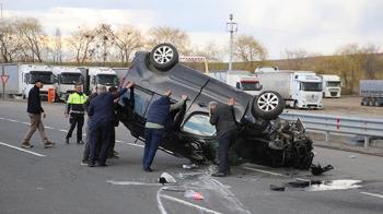 Hafif ticari araç, otomobile çarptı: 4 yaralı