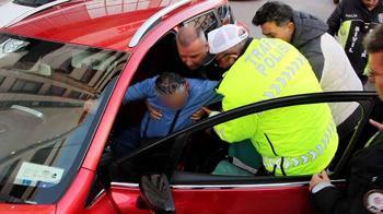 Engelli sürücüye korsan taksi cezası; aracından inmek istemedi