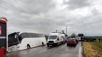 1 Mayıs kutlamalarına giden işçileri taşıyan otobüs yoldan çıktı; 1 yaralı