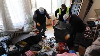 Eskişehir’de evden 5 kamyon çöp çıktı