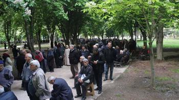 Kayseri’de 300 bin domates fidesi dağıtıldı; metrelerce kuyruk oluştu