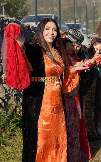 Şırnak’ta aşiretlerin ‘yasak’ kararına rağmen kadınlar halay başına geçti