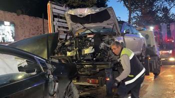 Beşiktaş’ta iki otomobil kafa kafaya çarpıştı; 1 ölü 8 yaralı