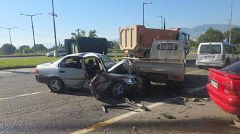 Bursa'da 4 aracın karıştığı zincirleme kaza: 1 ölü, 4 yaralı