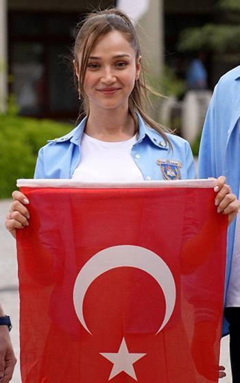 Kanal D’nin genç yıldızları 19 Mayıs ruhunu sete taşıdı