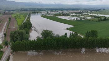 Tokat'ta tarım arazilerinin sular altında kaldığı anlar dronla görüntülendi