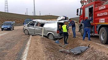 Sivas'ta minibüs devrildi: 1 ölü, 8 yaralı