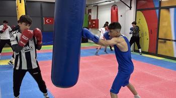 Boksta Türkiye birincisi olan Azat'ın hedefi Avrupa'da başarı