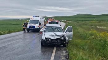 Çorum'da iki otomobil çarpıştı: 6 yaralı