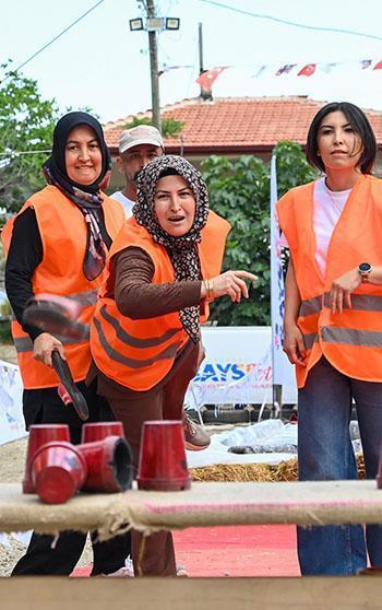 5 yıldızlı tatil ödüllü 'Köy Survivor'da kıyasıya yarıştılar
