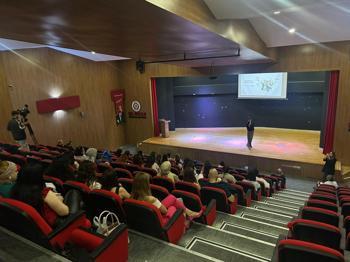 Öğretmenlere akran zorbalığıyla mücadele eğitimi